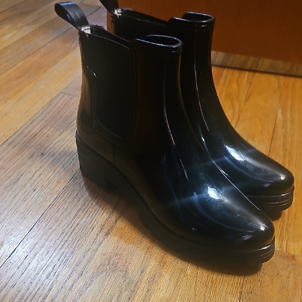 Black Women's Chelsea Boots